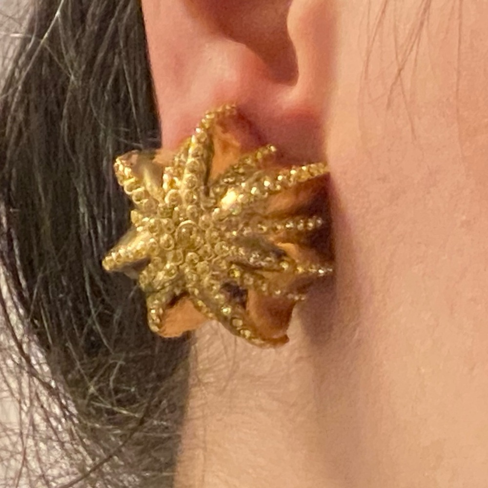 Oscar De La Renta single  Cactus Ball Button Earring with Clip